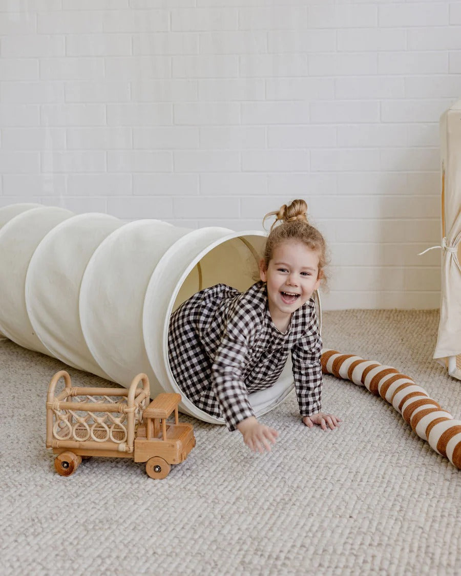 Play Tunnel