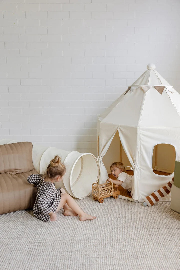 Play Tunnel